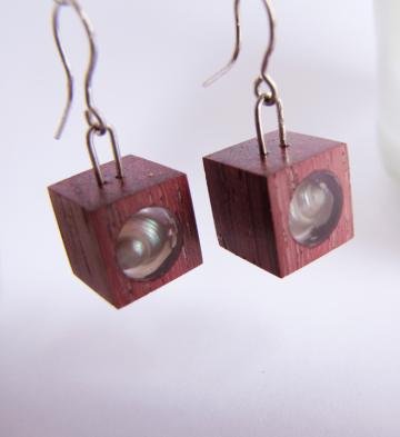 Earrings Purpleheart wood with Pearly Umboniums